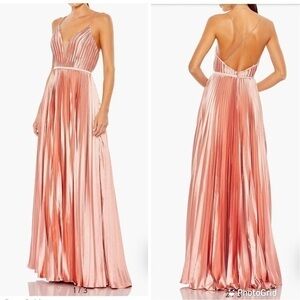 New Ieena for MacDuggal Plunge Neck Pleated Gown Size 2